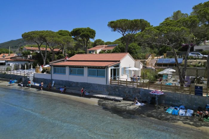 Villa Acquamarina affacciata sulla spiaggia di Lacona