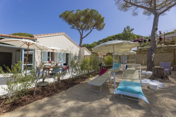 Zona relax sul mare riservata agli ospiti di Villa Acquamarina